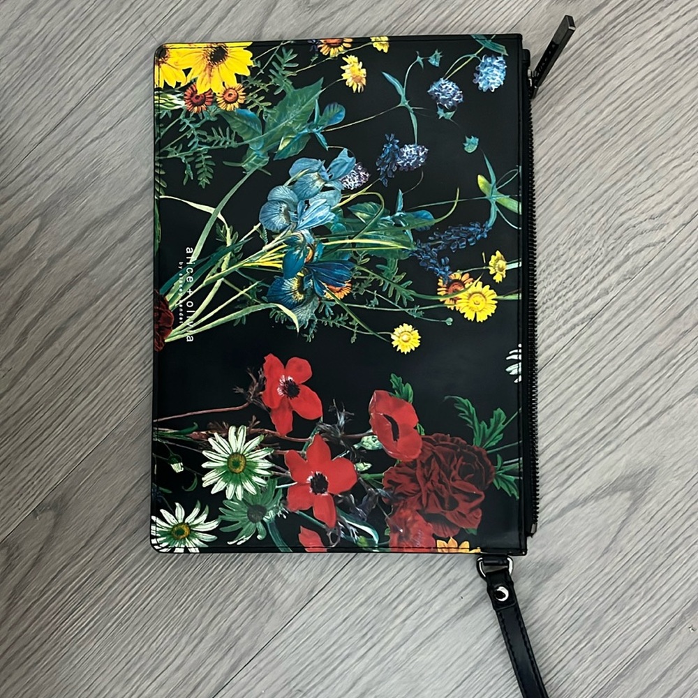 ALICE + OLIVIA By Stacey Bendet Black Floral Leather Wristlet Clutch Bag